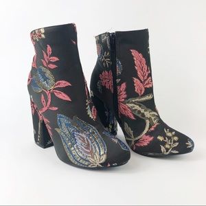 JustFab Black Brocade Besha Bootie, Sz 6